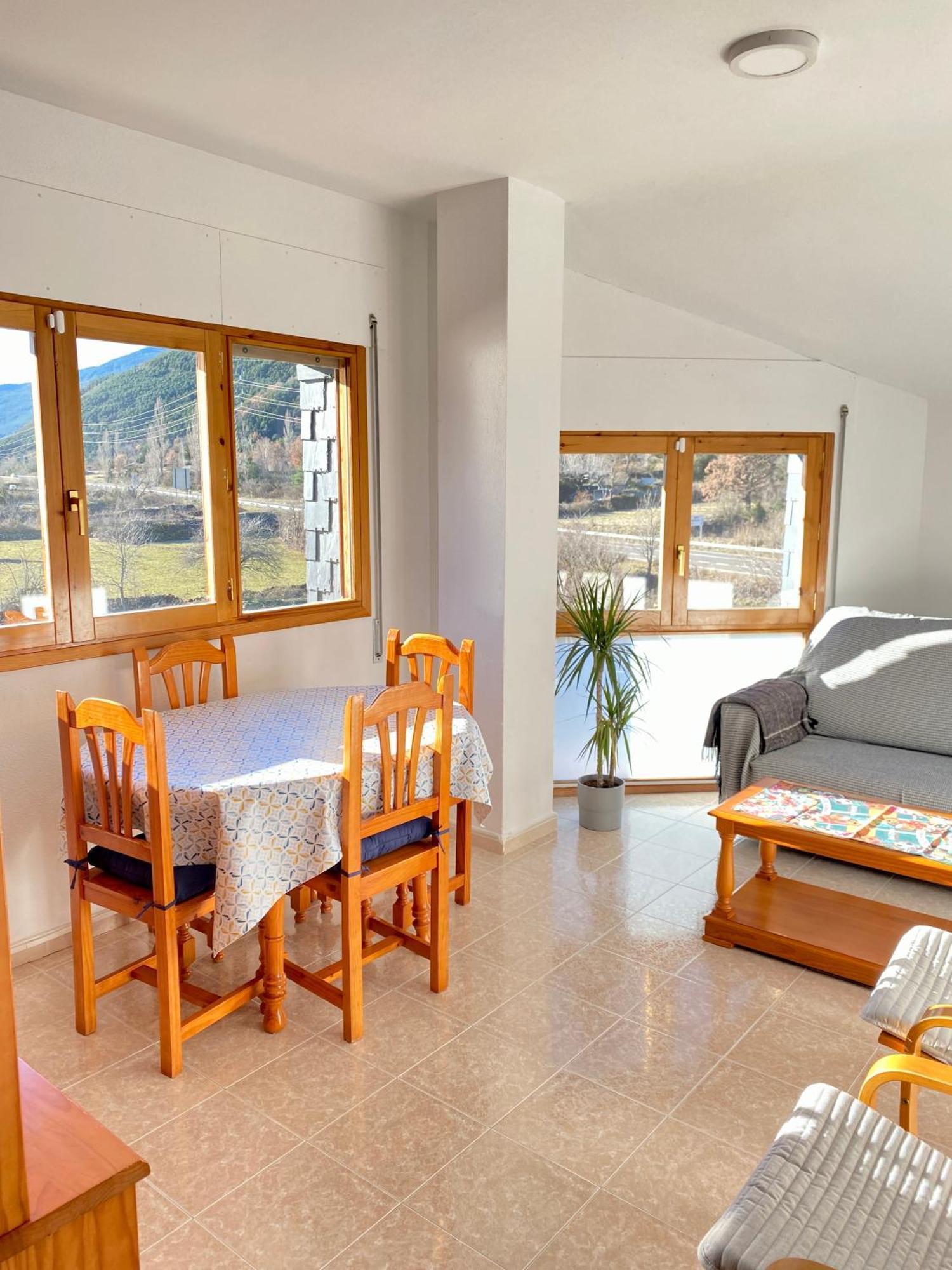 Apartment Espert I Cine I Garaje L Bbq L Piscina I Tenis *